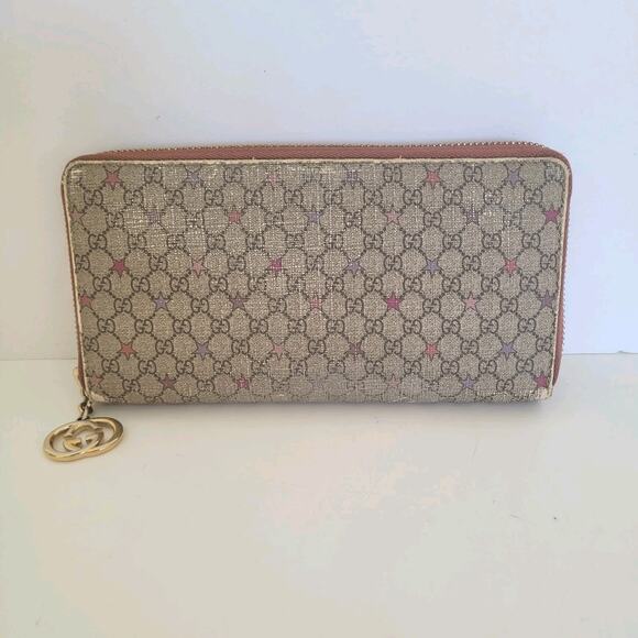 Gucci Micro GG Supreme Star Zippy Wallet Large Interlocking Charm Gray Pink Logo - Picture 1 of 12